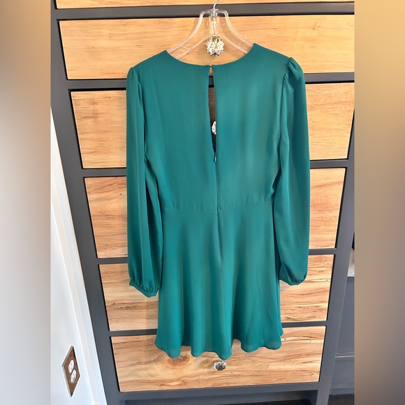 Green Express size S petite long-sleeve dress. - Picture 2 of 5